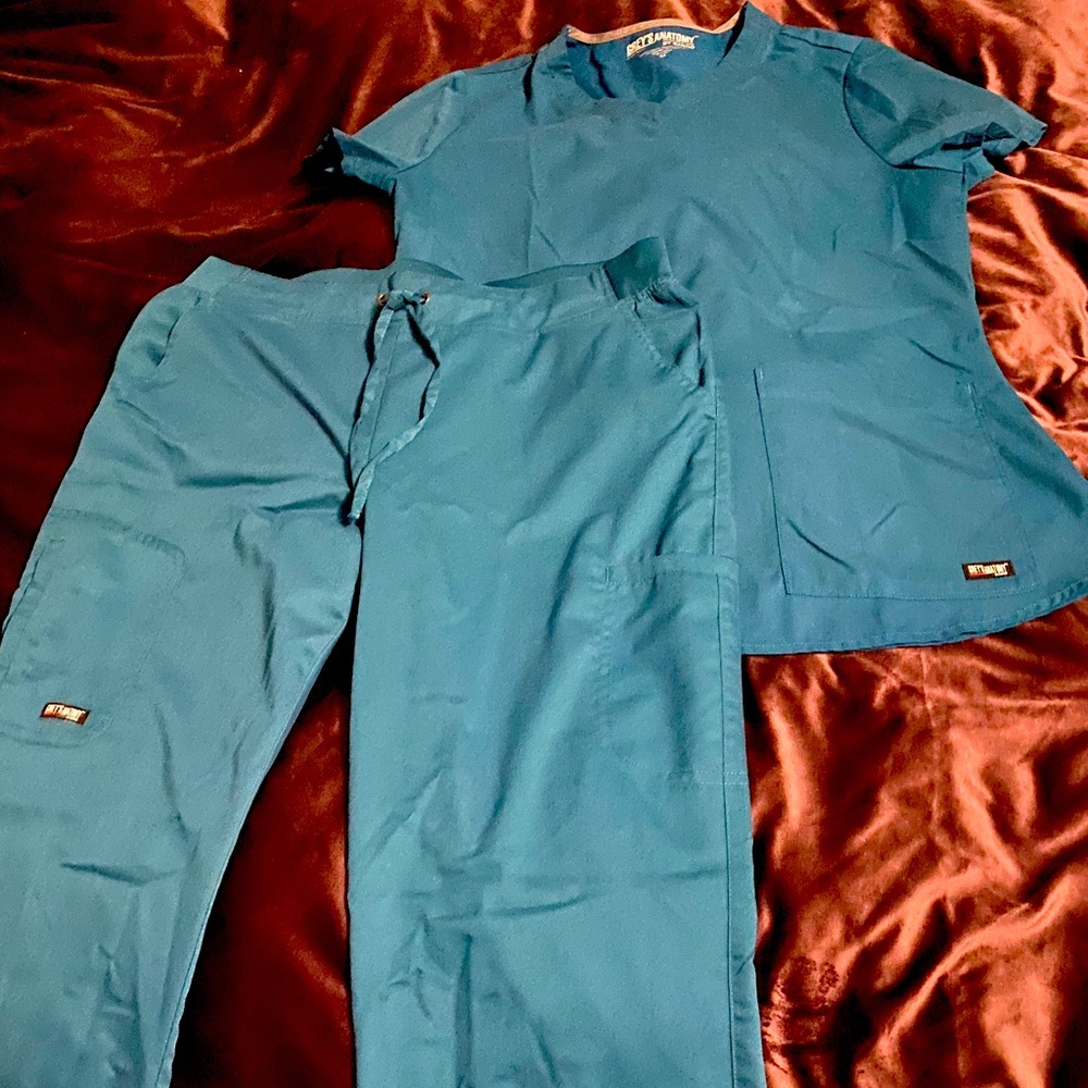 Greys Anatomy scrubs. Caribbean Blue. Size Medium top, medium tall bottoms